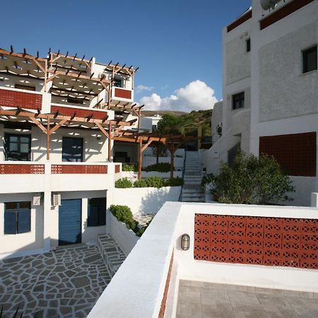 St George Studios & Apartments Batsíon Dış mekan fotoğraf