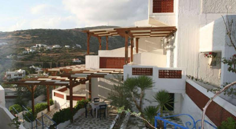 St George Studios & Apartments Batsíon Dış mekan fotoğraf